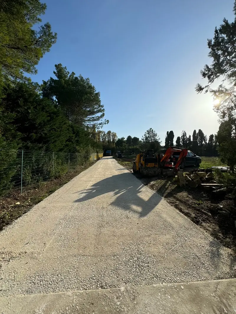 Chemin d'exploitation empierré